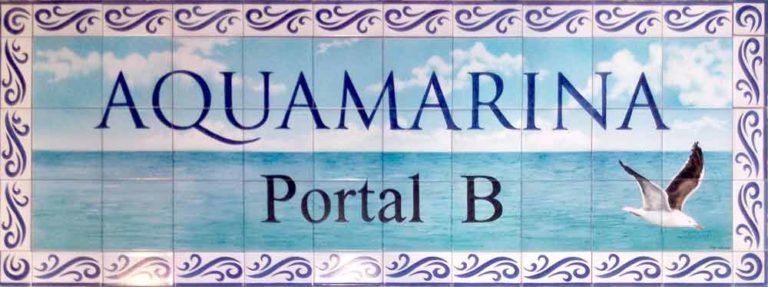 Azulejos sevillanos artesanos pintados a mano - Cerámicas Artesur - Comerciales - Rótulo edificio